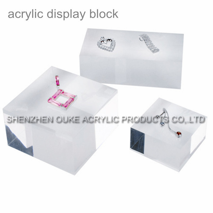 akrila gredzena displejs block.jpg